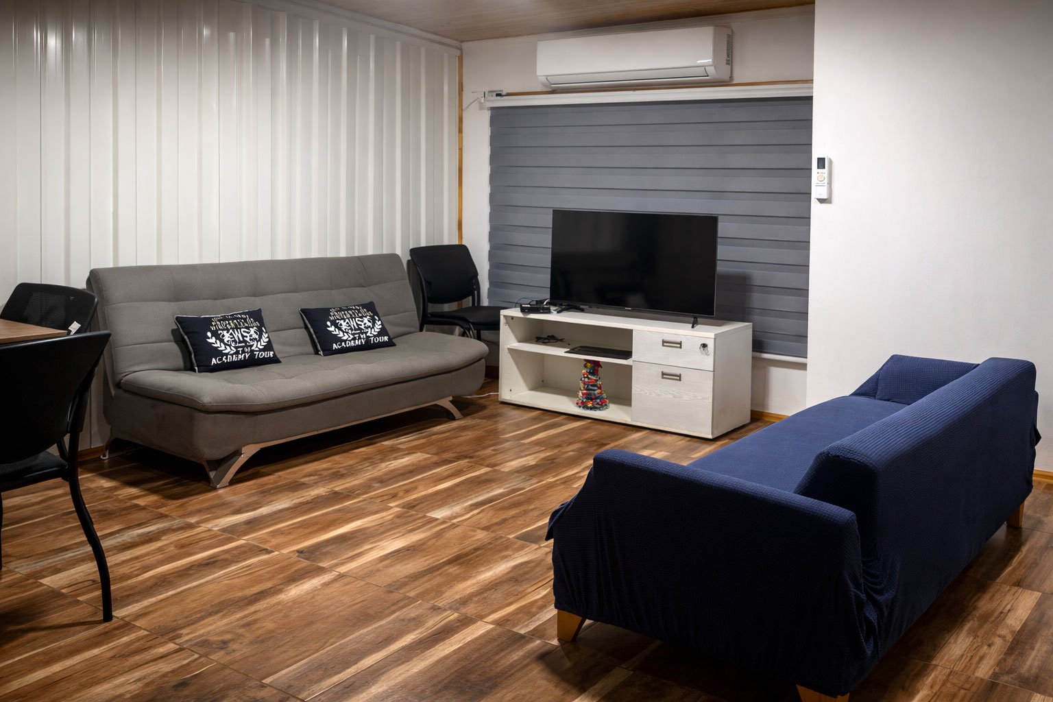 Sala de estar y comedor del hostal